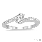 1/4 Ctw Cross Over Shank Round Cut Diamond 2Stone Ring in 14K White Gold